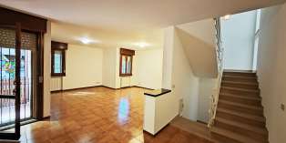 Casa in VENDITA a Parma di 268 mq