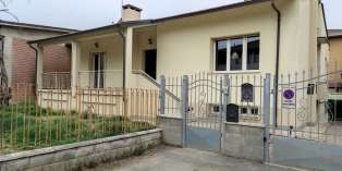 Casa in VENDITA a Parma di 295 mq