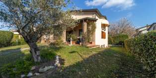 Casa in VENDITA a Parma di 400 mq