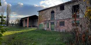 Casa in VENDITA a Parma di  mq