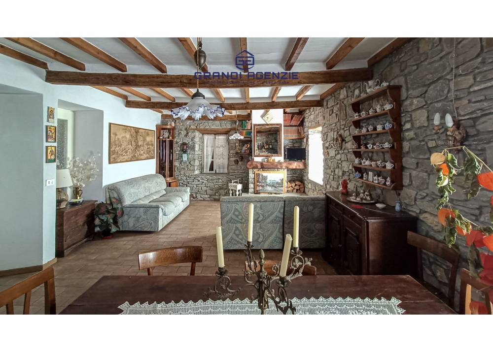 Vendita Casa Indipendente a Corniglio trilocale  di 123 mq