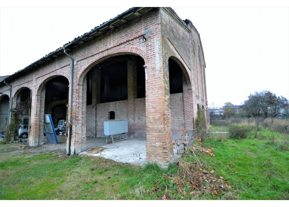 Vendita Casale a Parma monolocale  di 650 mq
