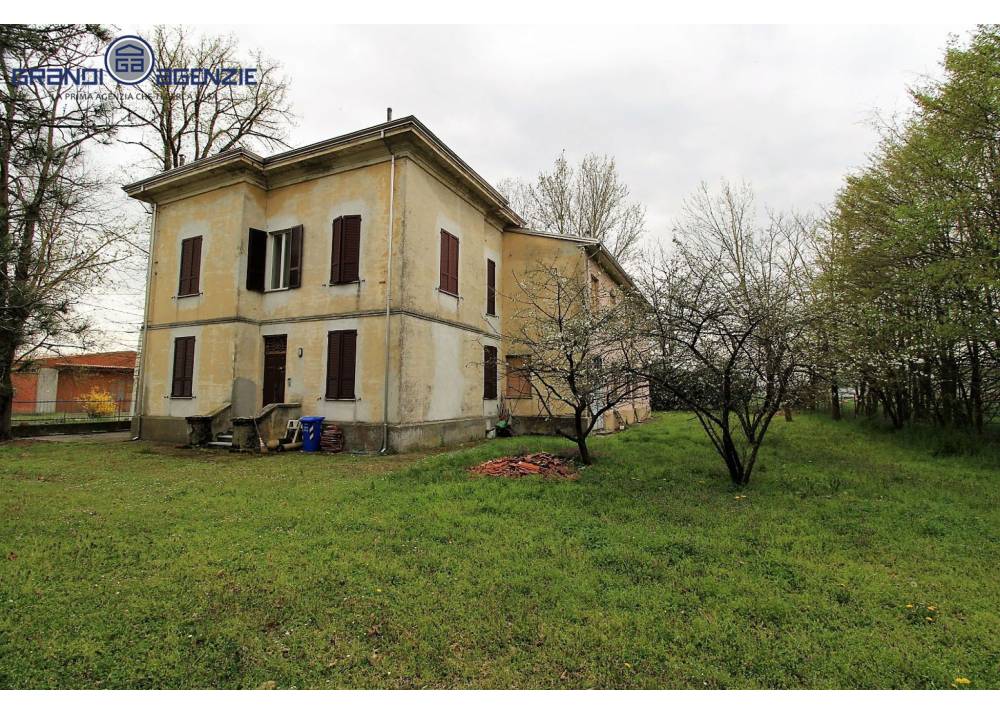 Vendita Casa Indipendente a Busseto  Roncole Verdi di 480 mq