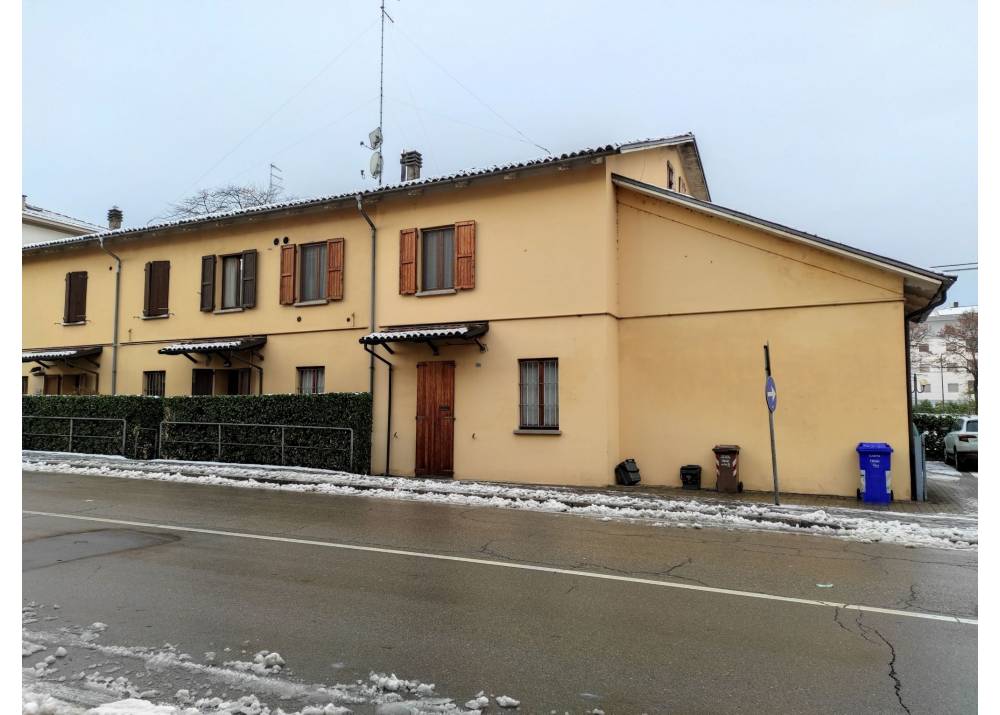 Affitto Locale Commerciale a Parma monolocale Zona ospedale di 133 mq
