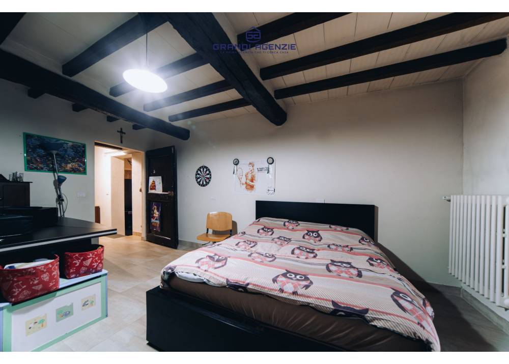 Vendita Villa a Soragna   di 385 mq