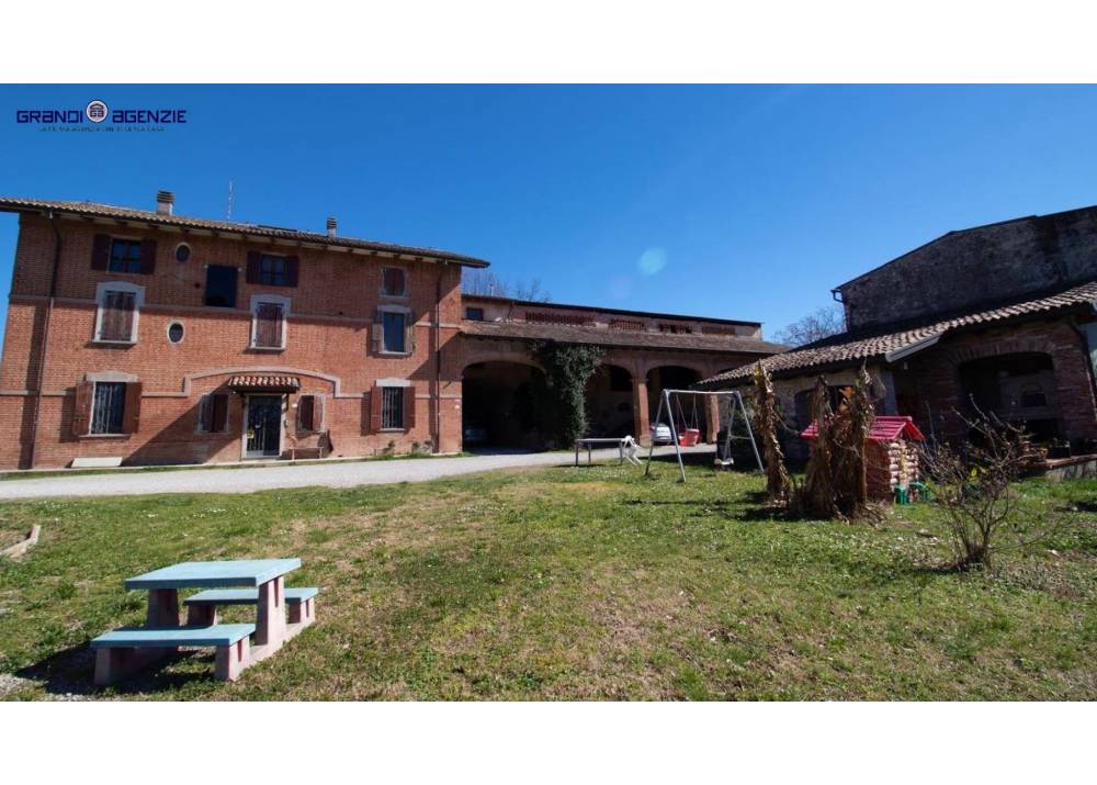 Vendita Casale a Collecchio   di 800 mq