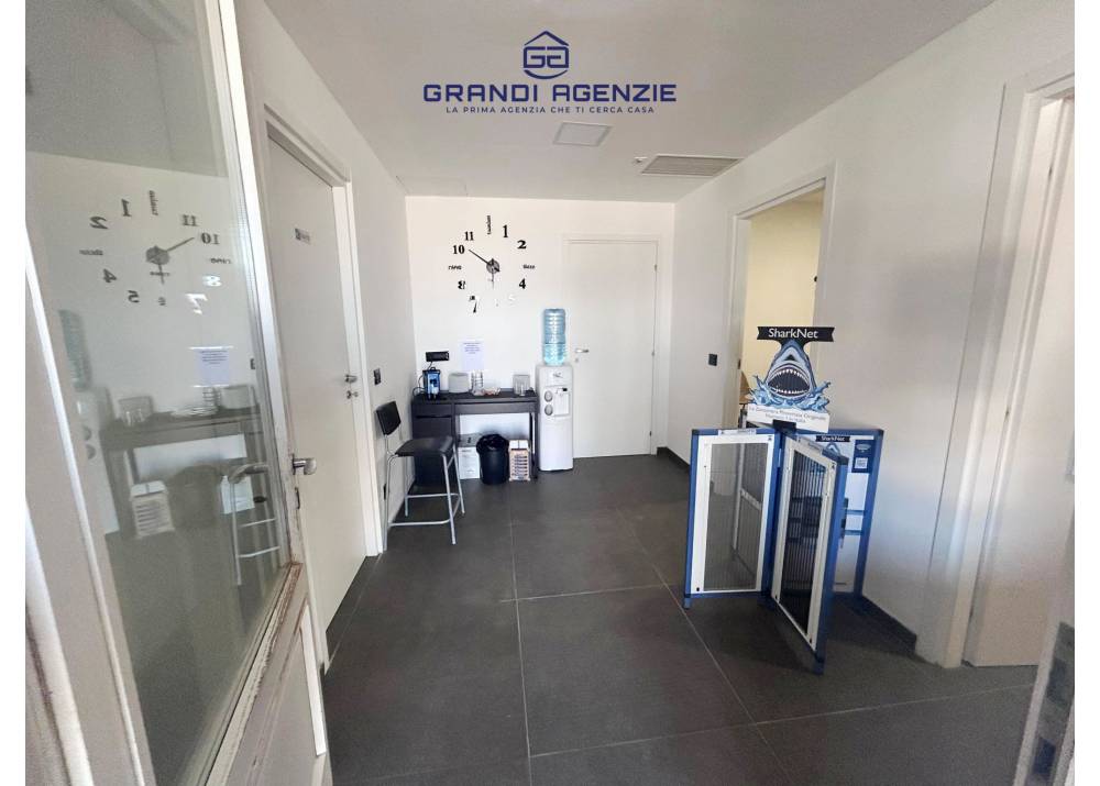 Vendita Locale Commerciale a Sant`Ilario D`enza monolocale  di 220 mq