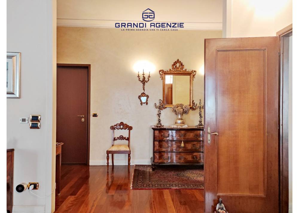Vendita Appartamento a Parma  Q.re Lubiana di 259 mq