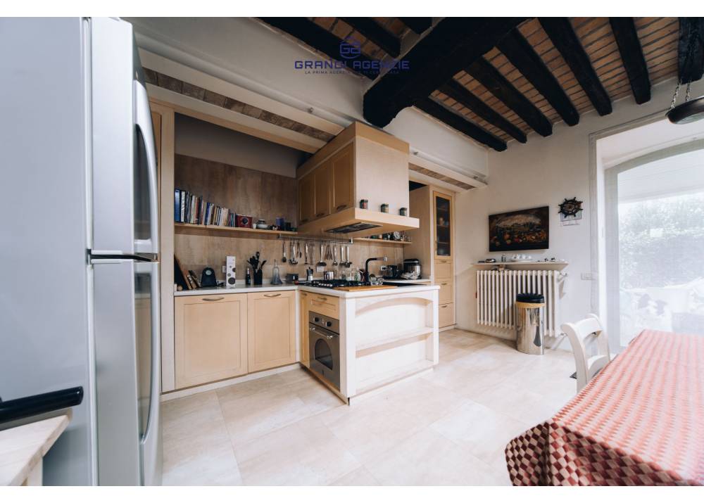 Vendita Villa a Soragna   di 385 mq
