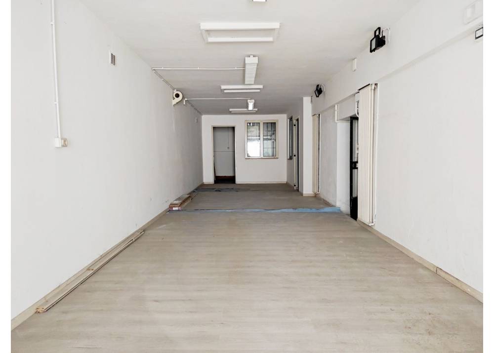 Vendita Garage a Parma monolocale Q.re Budellungo di 117 mq