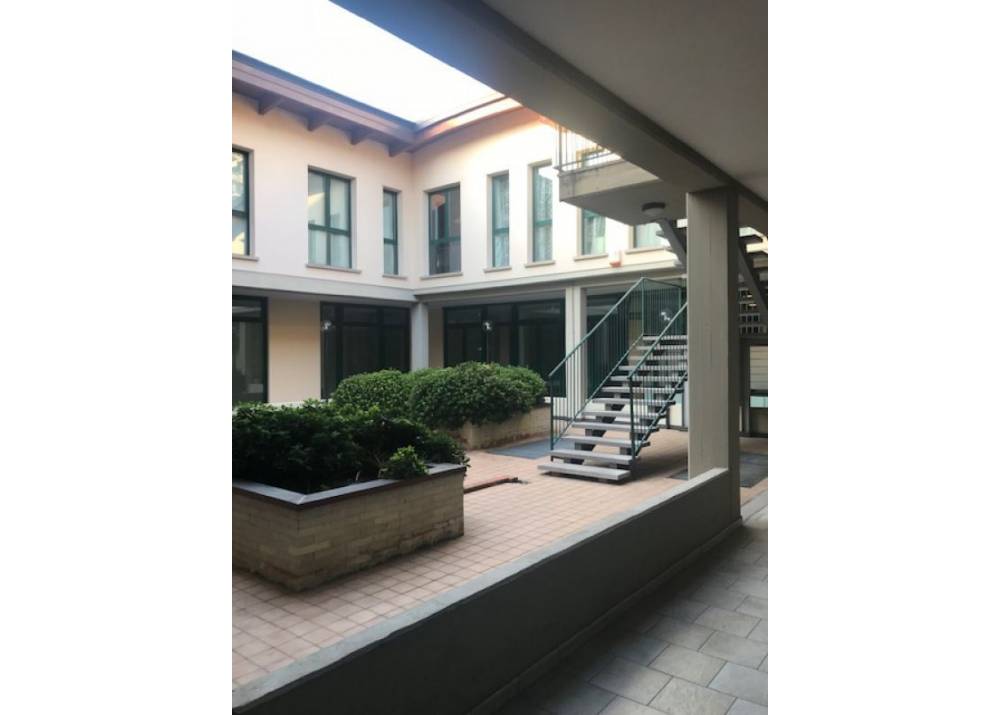 Affitto Ufficio a Parma monolocale Zona Ospedale di 120 mq