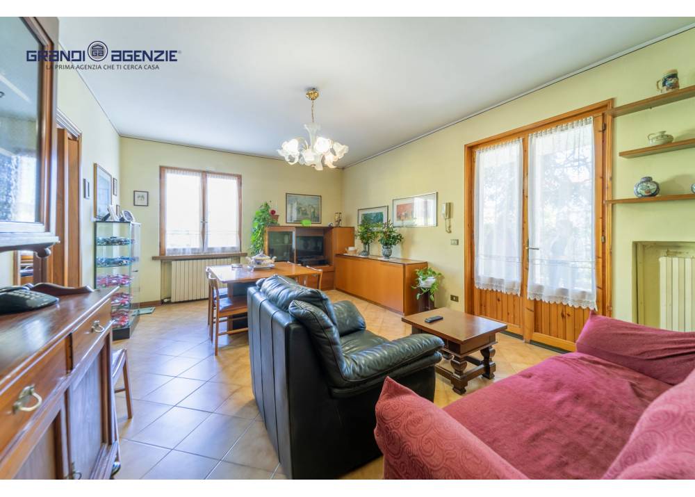 Vendita Casa Indipendente a Langhirano   di 250 mq