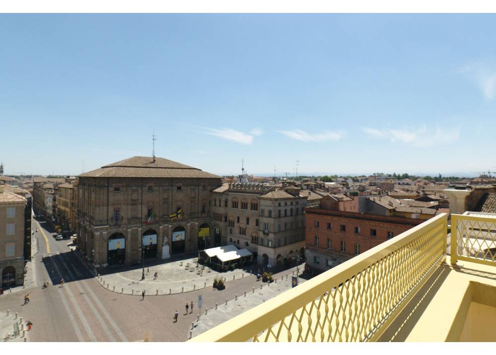 Vendita Appartamento a Parma  Centro storico di 223 mq