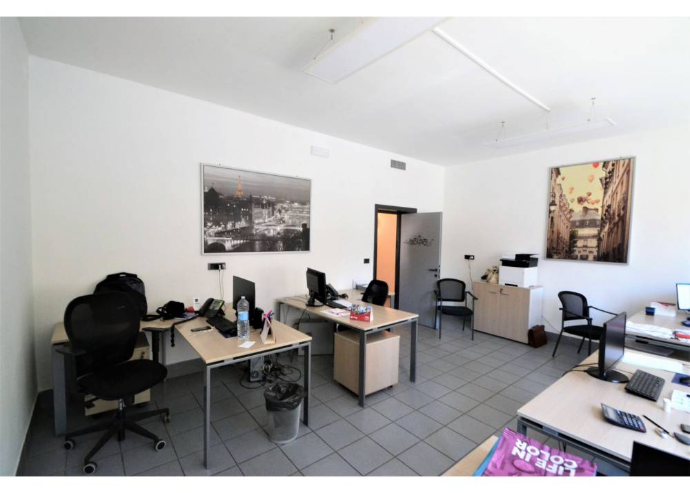 Vendita Ufficio a Parma monolocale  di 140 mq