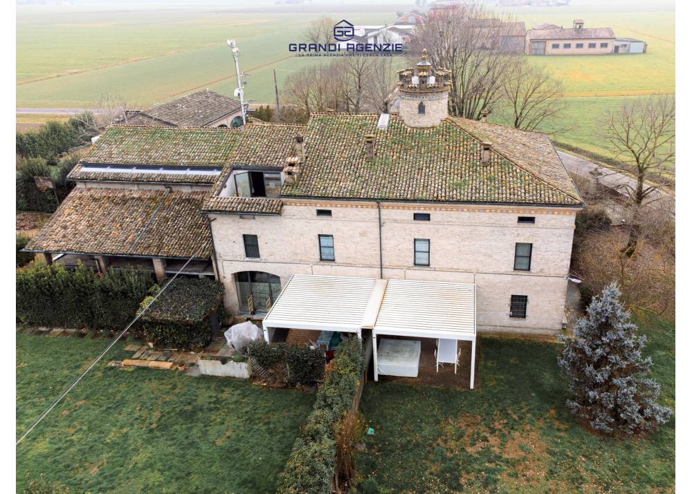 Vendita Villa a Soragna   di 385 mq