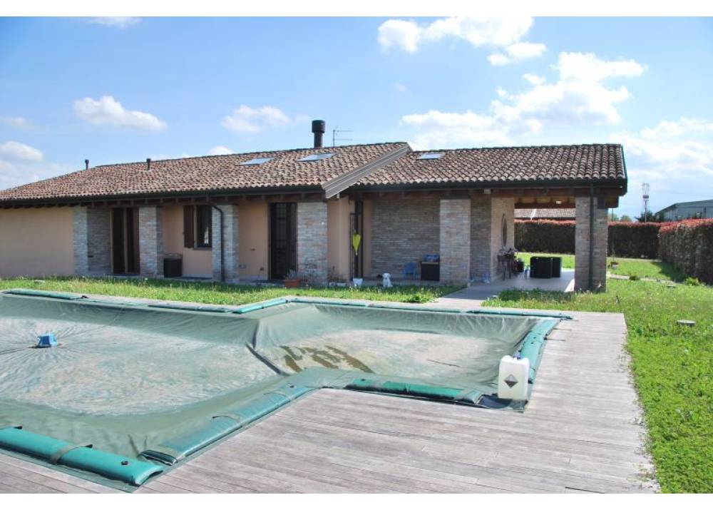 Vendita Villa a Parma monolocale  di 256 mq