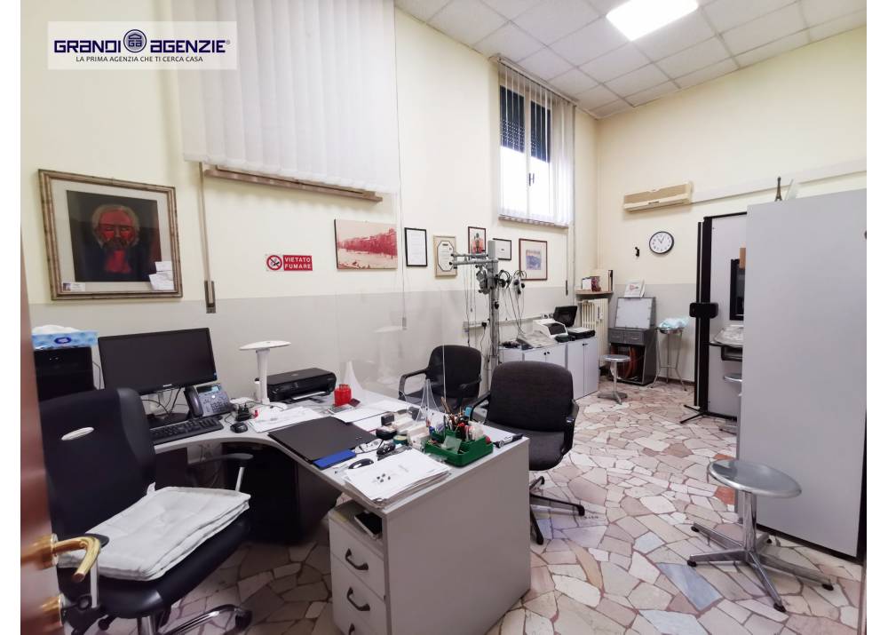 Affitto Negozio a Parma monolocale Oltretorrente di 112 mq