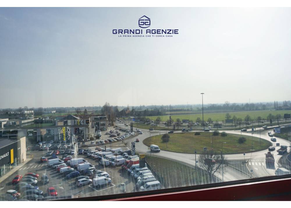 Vendita Locale Commerciale a Parma monolocale Area ex Salamini di 90 mq