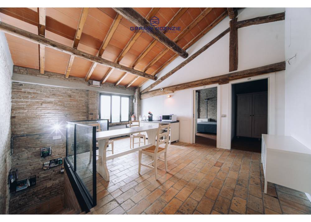Vendita Intera palazzina a Soragna monolocale  di 1274 mq