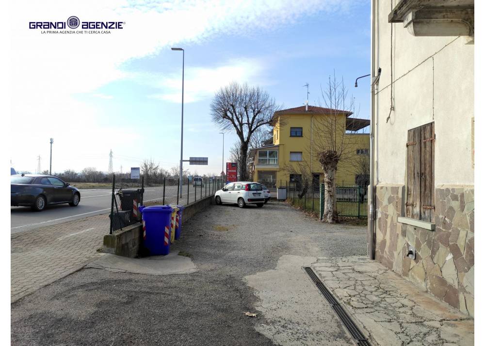 Vendita Locale Commerciale a Parma monolocale  di 105 mq
