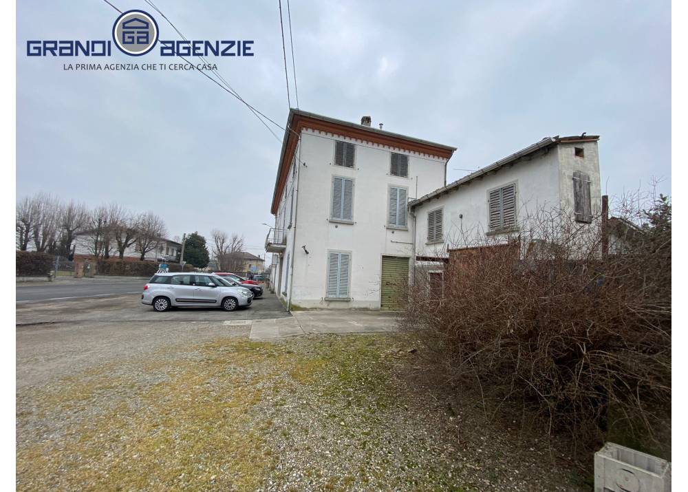 Vendita Casa Indipendente a Soragna  Frazione Carzeto di 581 mq