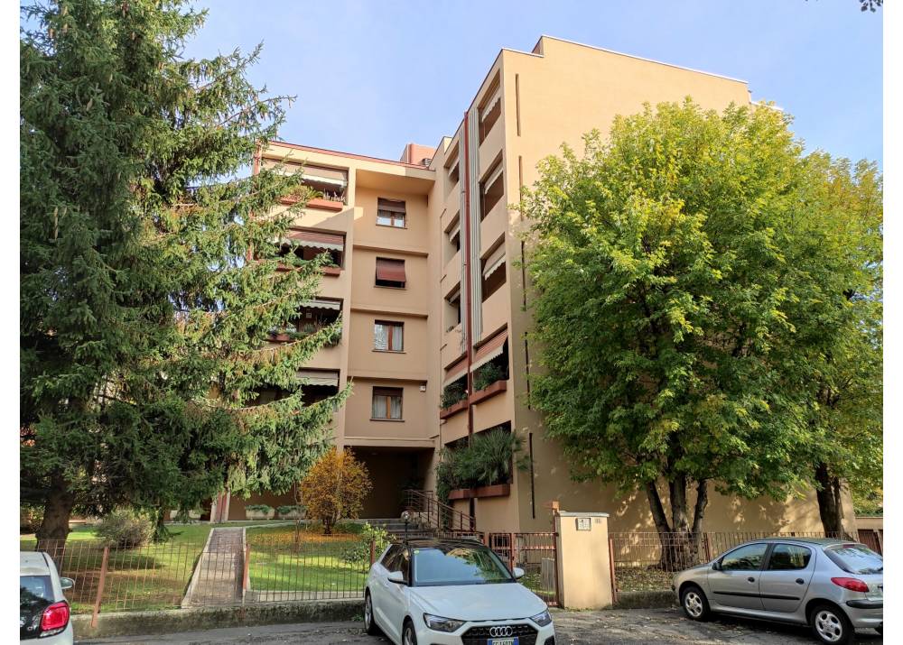 Vendita Appartamento a Parma  Q.re San Lazzaro di 277 mq