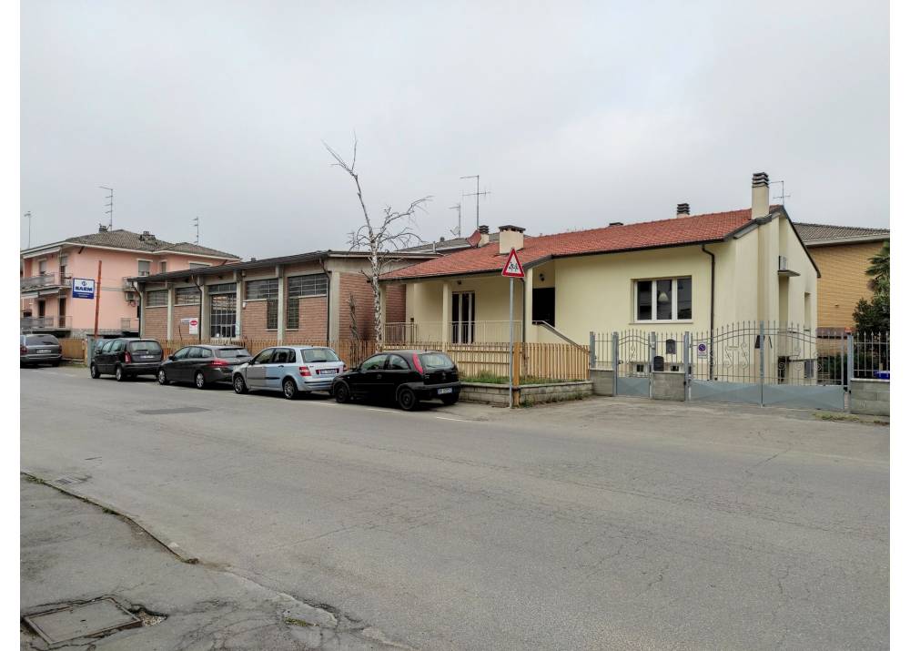 Vendita Casa Indipendente a Parma   di 295 mq