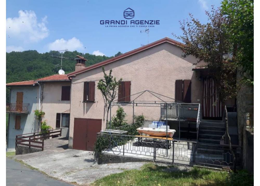 Vendita Villa a Terenzo quadrilocale  di 141 mq
