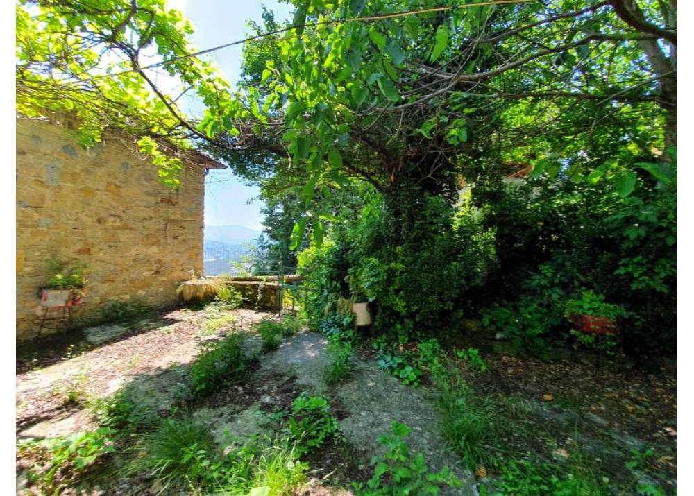 Vendita Casa Indipendente a Solignano   di 300 mq
