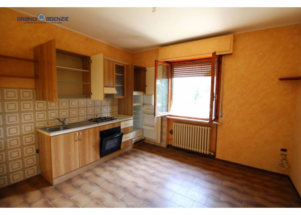 Vendita Casa Indipendente a Sissa quadrilocale  di 215 mq