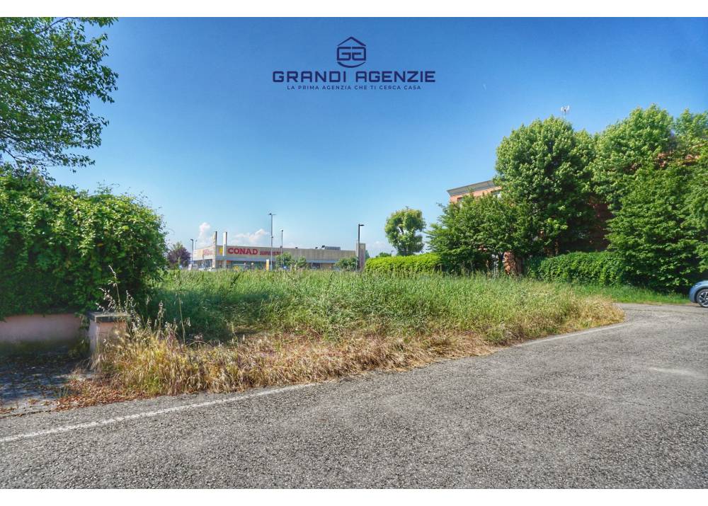Vendita Terreno Edificabile a Sant`Ilario D`enza monolocale  di 849 mq