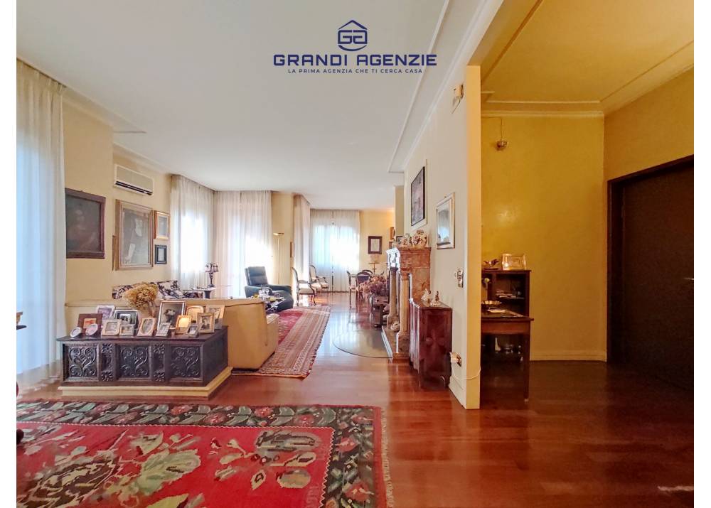 Vendita Appartamento a Parma  Q.re Lubiana di 259 mq