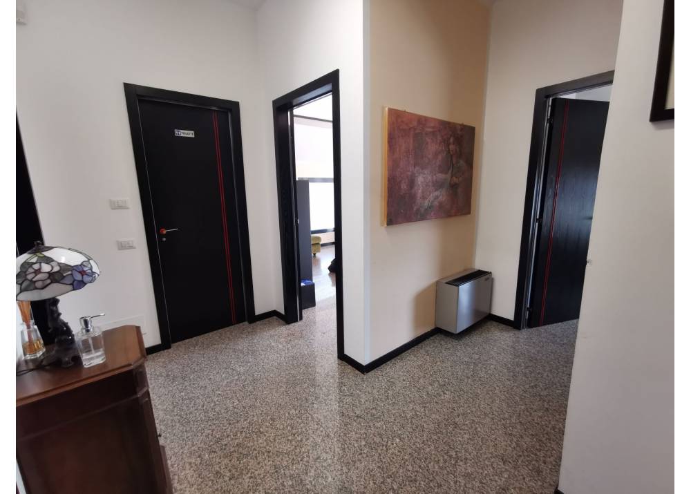 Affitto Ufficio a Parma monolocale SAN LAZZARO di 110 mq