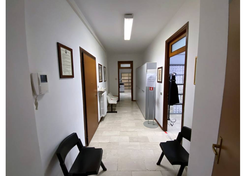 Affitto Ufficio a Parma monolocale Centro Storico di 76 mq