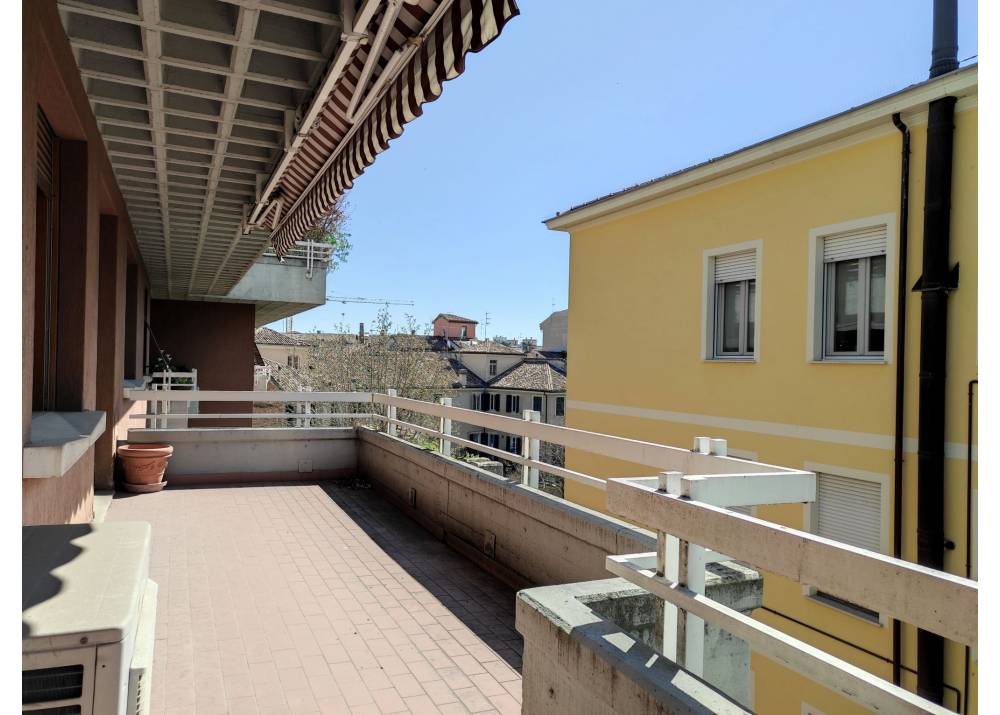 Vendita Appartamento a Parma  Centro storico di 253 mq
