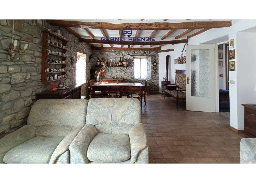 Vendita Casa Indipendente a Corniglio trilocale  di 123 mq