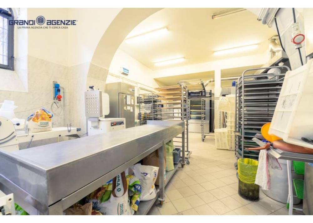 Vendita Negozio a Parma monolocale San Lazzaro di 185 mq