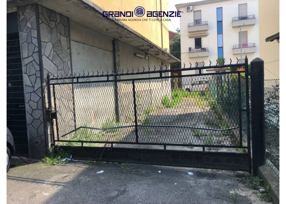 Vendita Locale Commerciale a Parma monolocale San Leonardo di 1200 mq