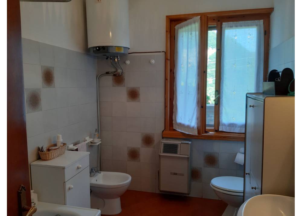 Vendita Casa Indipendente a Monchio delle corti trilocale  di 182 mq