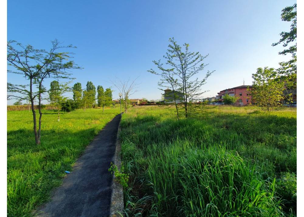 Vendita Terreno Edificabile a Parma monolocale  di 2100 mq